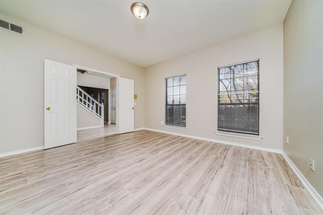 Foto del edificio - 1001 Country Ln
