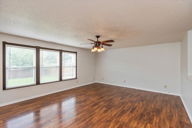Foto del edificio - 2372 Cedarmill Dr