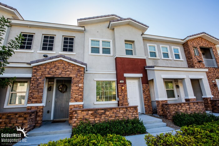 Foto principal - Charming 2Bdm 2Ba Townhome in Centennial H...