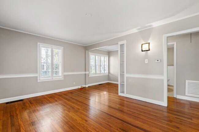Foto del edificio - Charming Updated Bungalow in Raleigh’s Mordecai District!