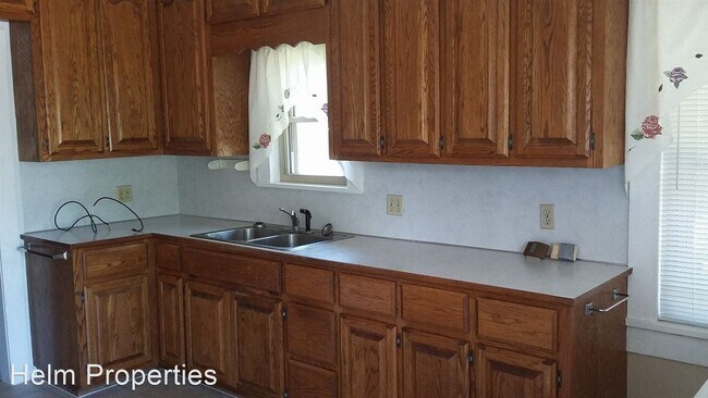 Building Photo - 3 br, 1 bath House - 906 South Mitchell St...