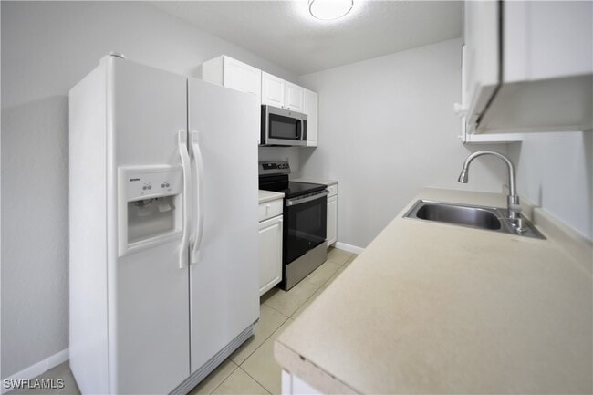 Building Photo - 4621 Bayshore Dr