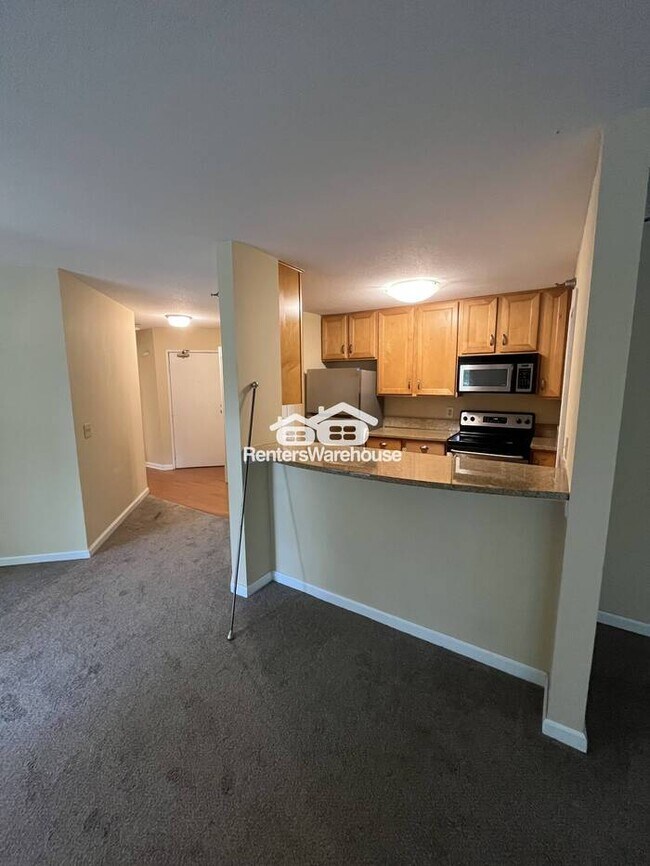 Building Photo - Beautiful Condo in a Beautiful Community