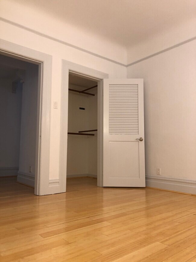 Middle bedroom - 1161 Harrison St