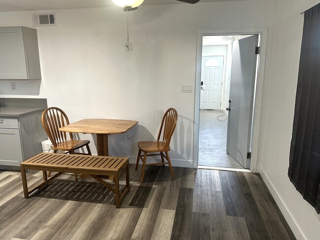 Building Photo - 534 R Ave