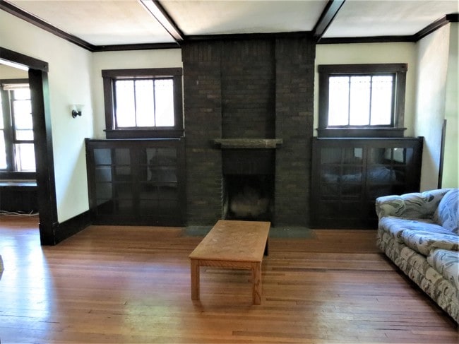 Building Photo - 714 W Nevada St