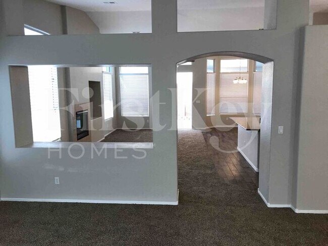 Building Photo - 5024 Tropical Ridge Ct