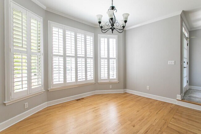 Foto del edificio - 502 Oakdale Rd NE