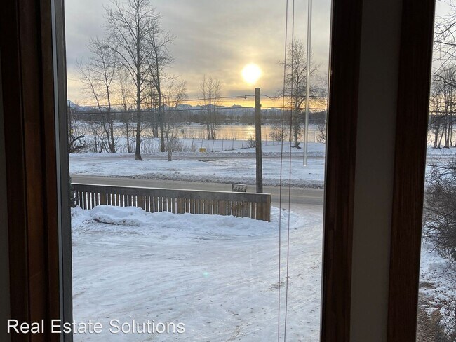 Foto del edificio - 2 br, 2 bath House - 3401 Lakeshore Drive #1