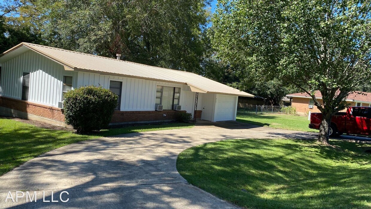 Foto principal - 2 br, 1 bath House - 317 Bayou Oaks Drive