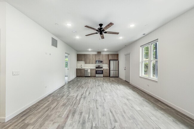 Building Photo - 6135 S Kimbark Ave