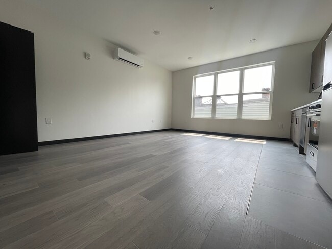 132 Mallory Ave 303 - 138 Mallory Ave