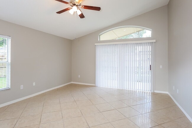 Building Photo - 402 Sangria Dr