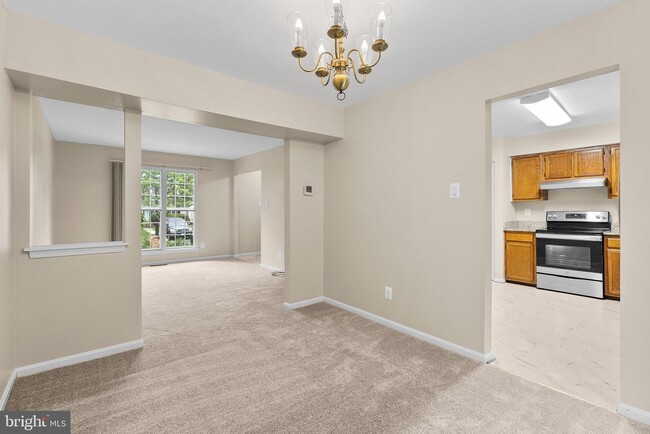 Building Photo - 2106 Carriage Square Pl