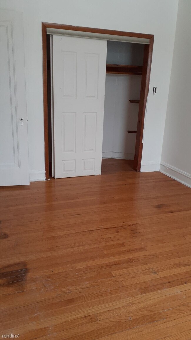 Foto del edificio - 2 br, 1 bath  - 2425 W Greenleaf Ave Apt 3