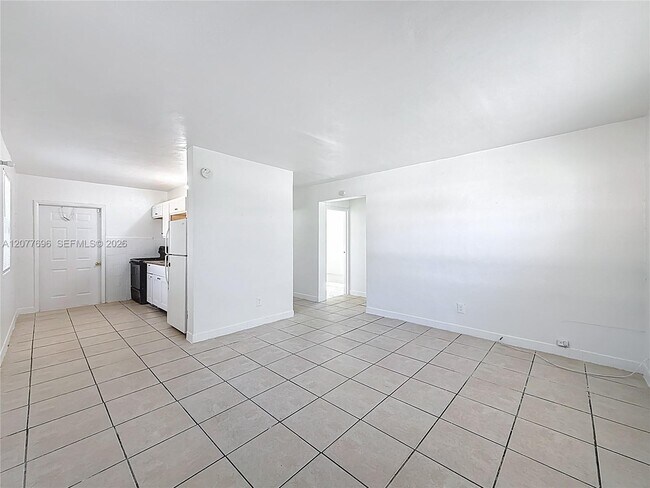 Foto del edificio - 2419 NW 6th Ct
