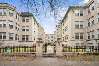 Building Photo - 1416 W Lunt Ave