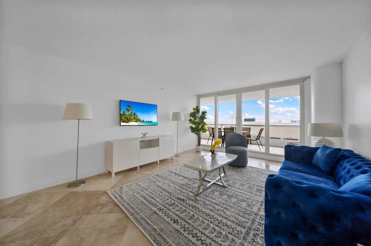 Foto principal - 1717 N Bayshore Dr