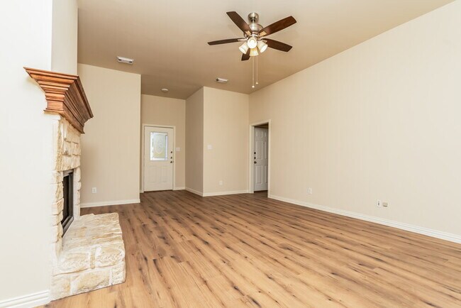 Foto del edificio - 211 Dove Meadows Ln