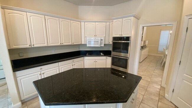 Foto del edificio - Available for Rent December 2025! Upscale 6 Bed/4 Bath Single Family Pool Home in Maitland!