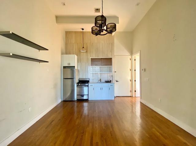 Foto principal - 3 bedroom in Brooklyn NY 11221