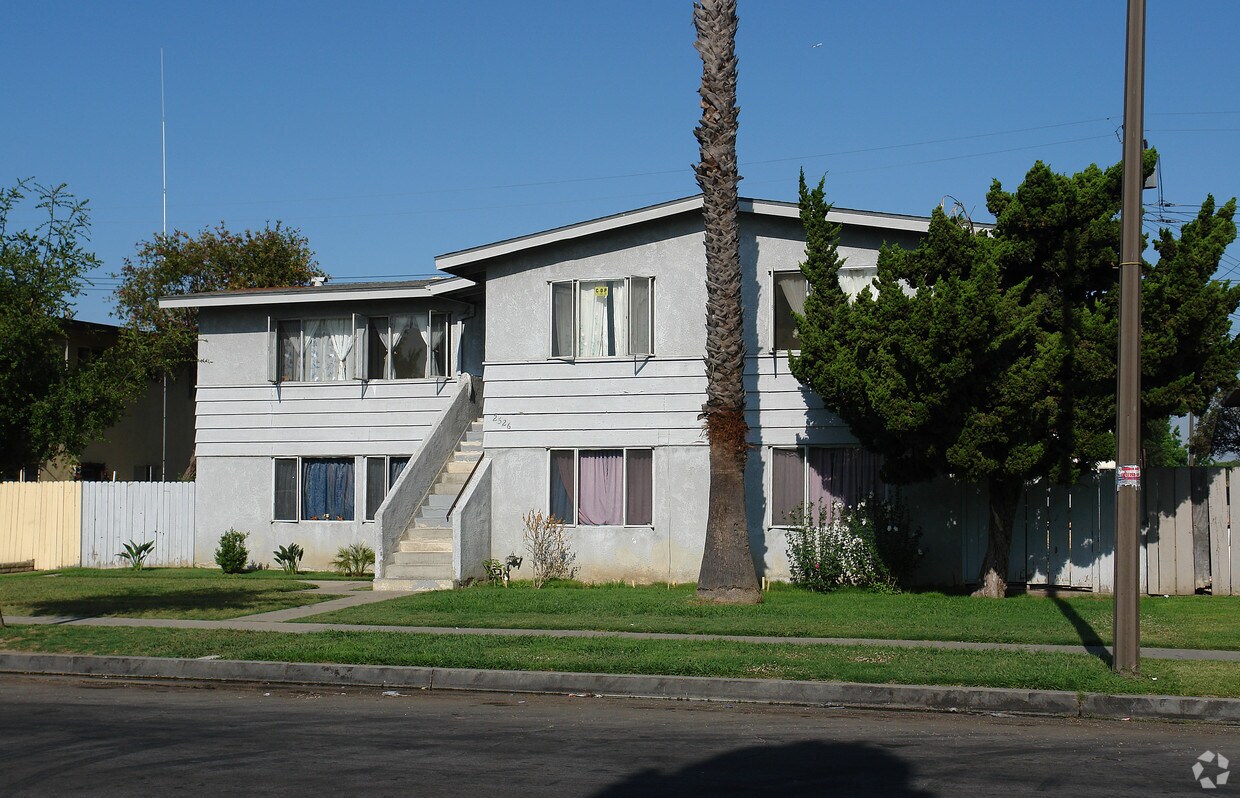 Building Photo - 2526 S Rosewood Ave