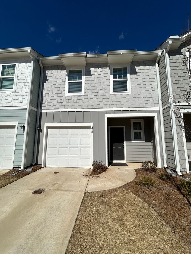 Foto principal - Nice 3/2.5 Townhouse in Cartersville- $1,595