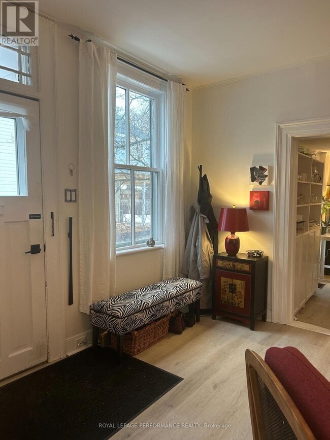 Building Photo - 33 Gore St W