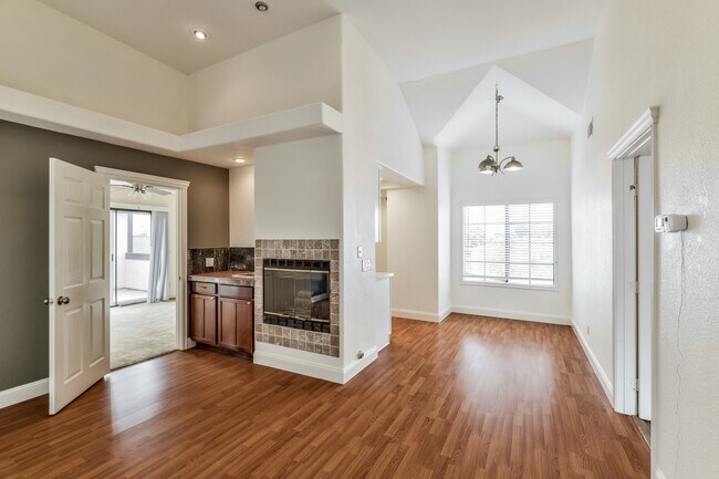 Building Photo - 13900 Breezeway Dr