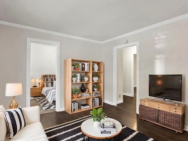 Building Photo - 166 Eastbourne Ave