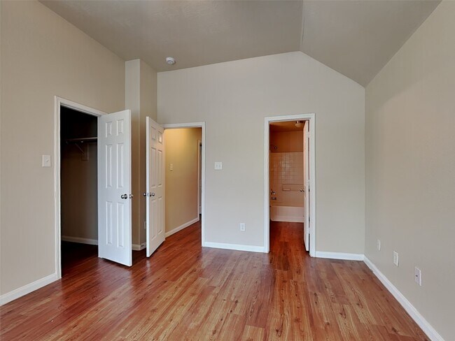 Foto del edificio - 2618 Bammelwood Dr