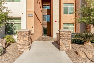 Building Photo - 4909 N Woodmere Fairway
