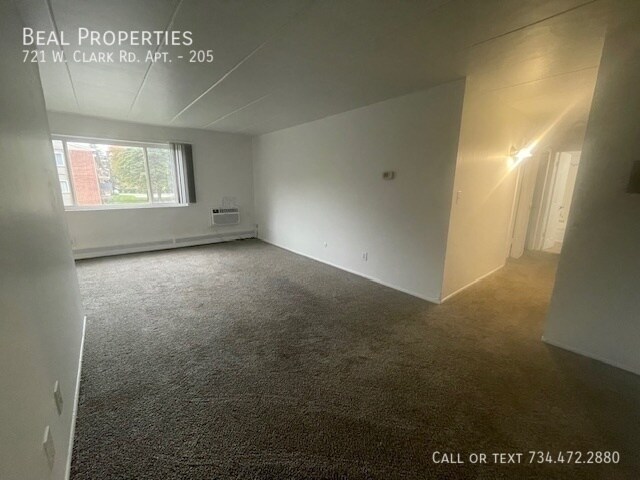 Building Photo - 721 W Clark Rd