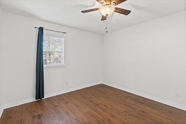 Foto del edificio - 3281 Woodard Dr