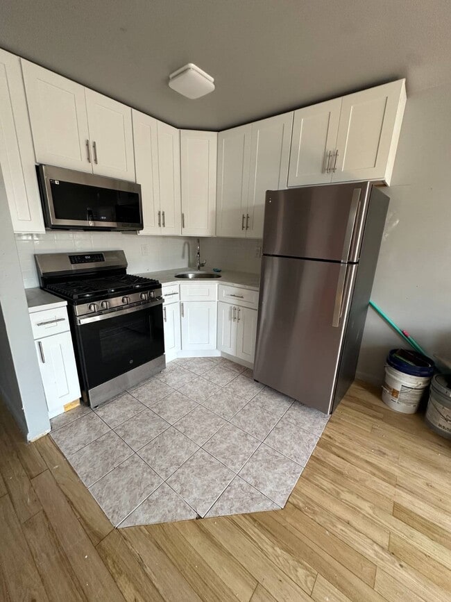 Building Photo - 807 Barbey St