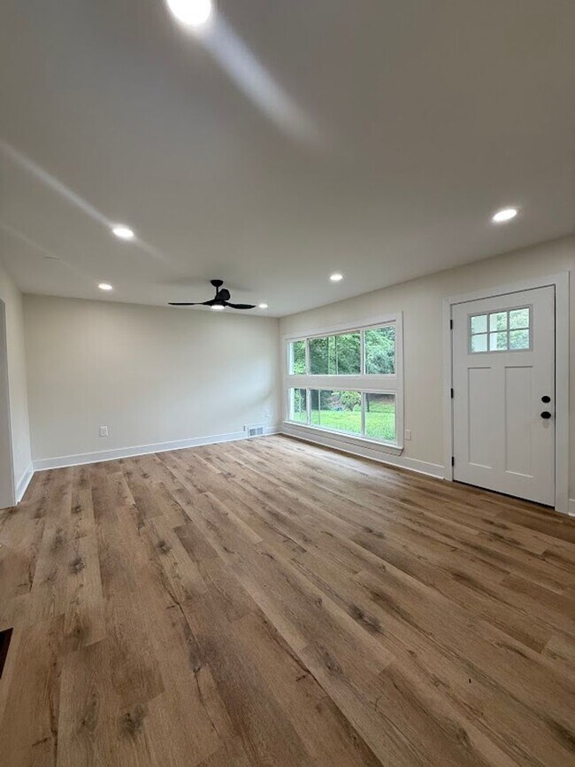 Foto del edificio - 5 Bed 3 bath in Atlanta!