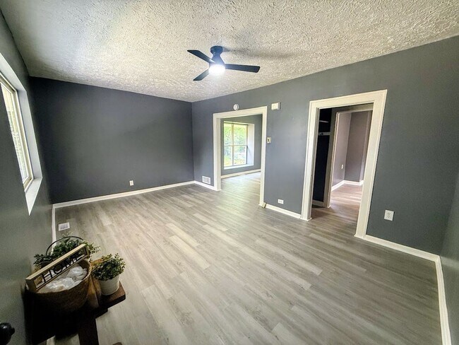 Foto del edificio - Three bedroom one bathroom single-family home for rent