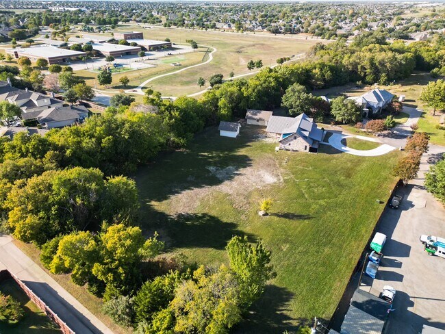 Foto del edificio - 15305 Plum Ln