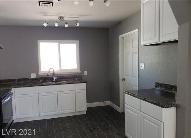 Building Photo - GREAT 3 BEDROOM HOME IN NORTH LAS VEGAS 89030