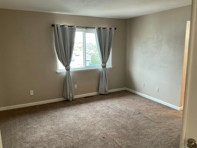 Foto del edificio - 354 Hazelnut Ln