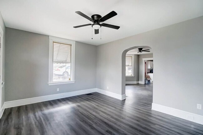 Building Photo - Updated 3 Bed 1 Bath in Price Hill!