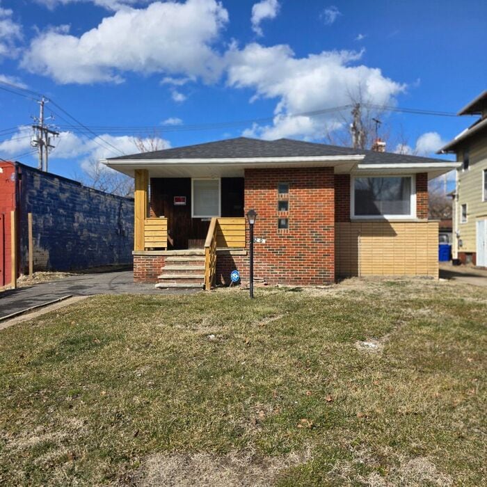 Primary Photo - Charming 3-Bedroom Home / Pet-Friendly / A...
