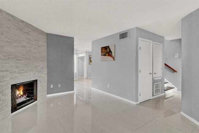 Foto del edificio - 3813 Landmark Dr