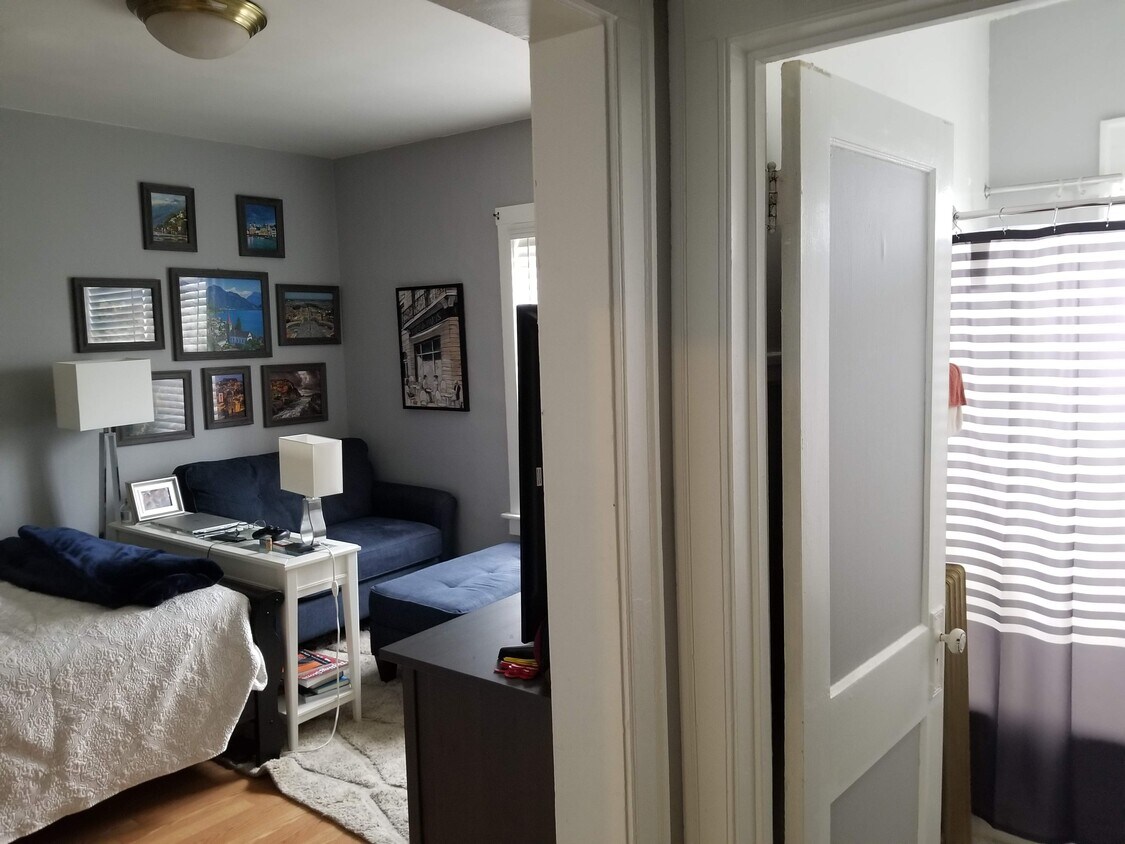 Foto principal - 5227 Main St