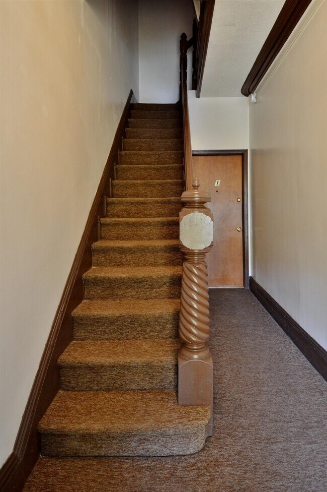 Foto del edificio - 127-129-129 W 3rd St