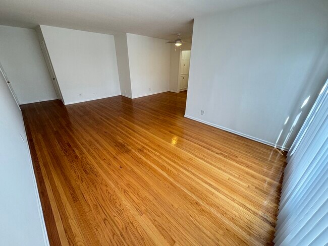 Foto del edificio - 11662 Sunset Blvd