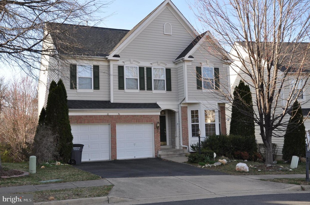 Primary Photo - 4880 Montega Dr