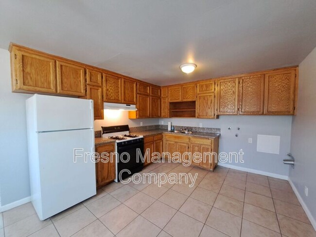 Building Photo - 230 E Amador St