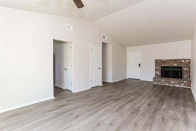 Foto del edificio - 250 Prairie Grove Dr