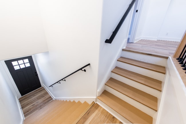 Photo - 530-532 E Burnett Ave Apartment